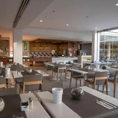 Lb Deluxe Sea View Room, Breakfast And Dinner Included, Wifi, 250m To The Beach 아파트